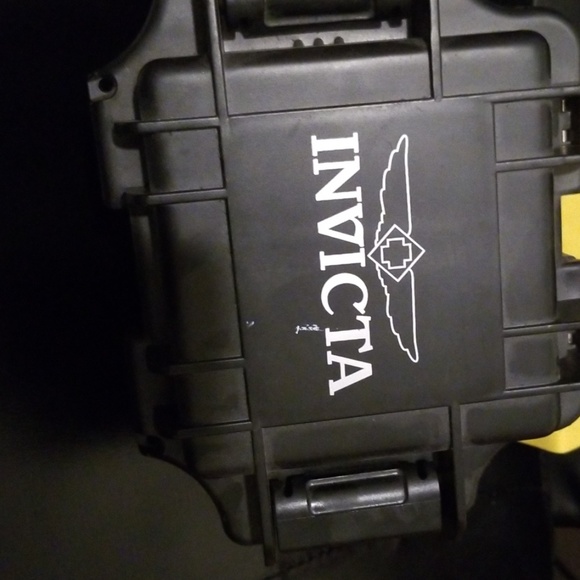 Invicta Lupah - Picture 2 of 2